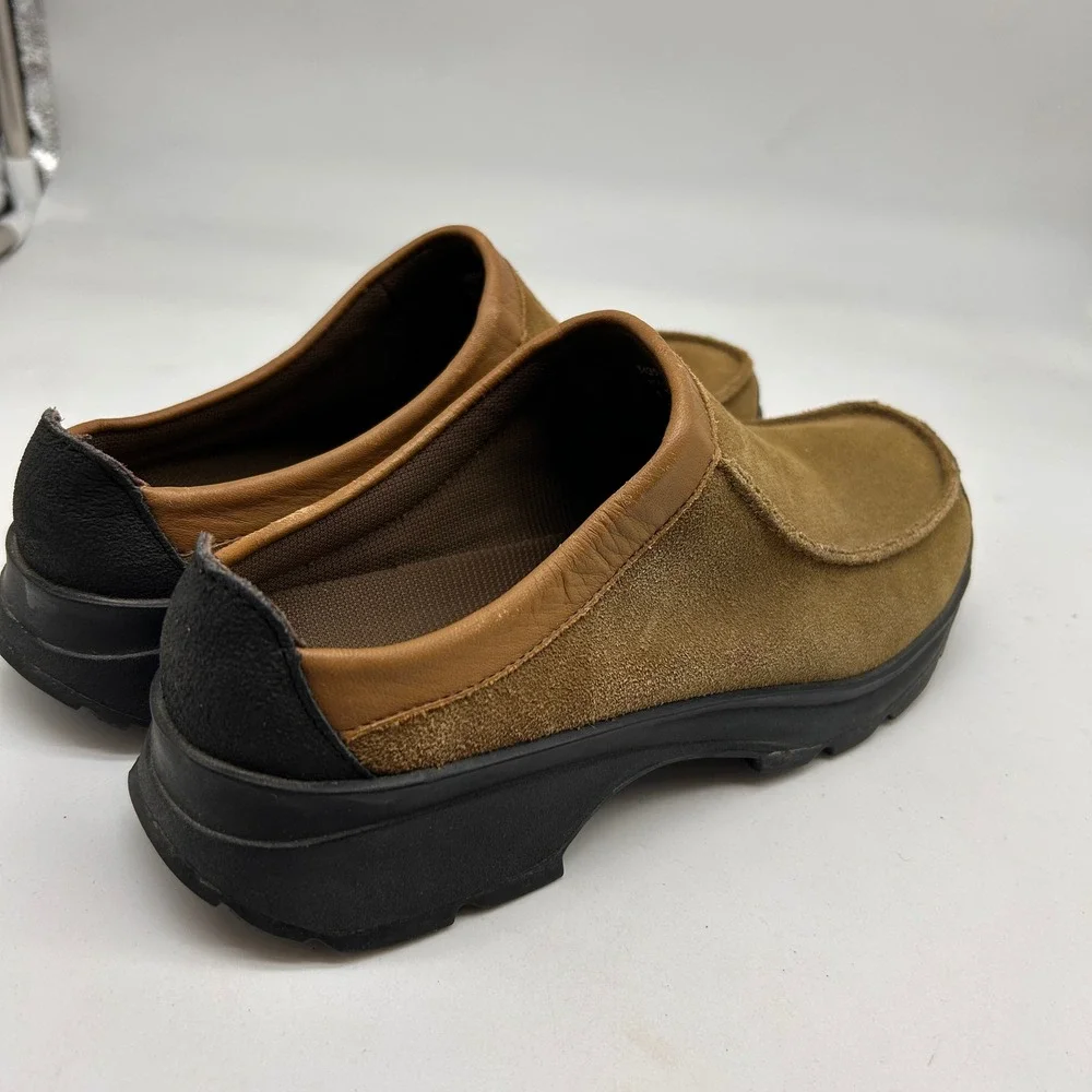 Clarks Mens 8 M Brown Suede Leather Slip On Loafers Casual Walking Shoes